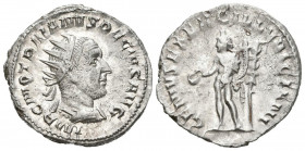 TRAJANO DECIO. Antoniniano. (Ar. 4,45g/22mm). 249-251 d.C. Roma. (RIC 16c). Anv: Busto radiado, drapeado y con coraza de Trajano Decio a derecha, alre...