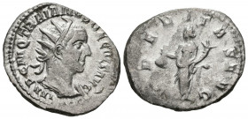 TRAJANO DECIO. Antoniniano. (Ar. 4,55g/23mm). 249-251 d.C. Roma. (RIC 28b). Anv: Busto radiado y drapeado de Trajano Decio, alrededor leyenda: IMP C M...