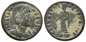 ELENA. Follis. (Ae. 2,66g/19mm). 328-329 d.C. Nicomedia. (RIC 159). Anv: Busto diademado, drapeado y con coraza a derecha, alrededor leyenda: FL HELEN...
