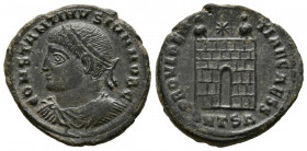 CONSTANTINO II. Follis. (Ae. 3,18g/20mm). 326-328 d.C. Tesalónica. (RIC 157). Anv: Busto laureado y con coraza a izquierda, alrededor leyenda: CONSTAN...