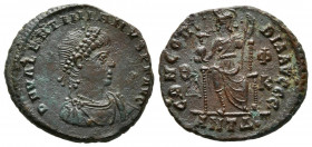 VALENTINIANO II. Ae19. (Ae. 2,70g/19mm). 378-383 d.C. Antioquía. (RIC 45b). Anv: Busto diademado, drapeado y con coraza a derecha, alrededor leyenda: ...