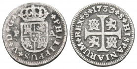 FELIPE V (1700-1746). 1/2 Real. (Ar. 1,20g/15mm). 1733/2. Sevilla PA. (Cal-2019-Tipo 64, el catálogo Auro & Calicó edición 2019 no hace referencia a e...
