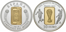 JUAN CARLOS I (1975-2014). 10 Euros (Ar. 27,00g/40mm). 2014. FNMT. Copa Mundial de fútbol Brasil 2014. Pesentada en estuche oficial con certificado. P...