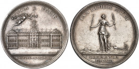 PREUSSEN. Friedrich II., "der Große", 1740-1786. 
Silbermedaille 1763 (von J. L. Oexlein, 44,6 mm), auf den Frieden von Hubertusburg. Fama über Schlo...