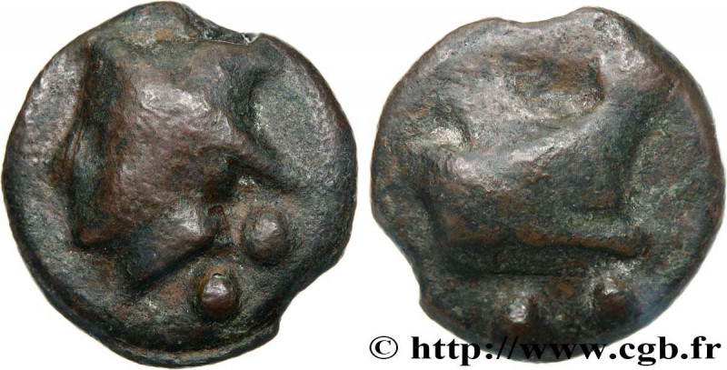ROMAN REPUBLIC - ANONYMOUS
Type : Sextans 
Date : c. 225-217 AC. 
Mint name / To...