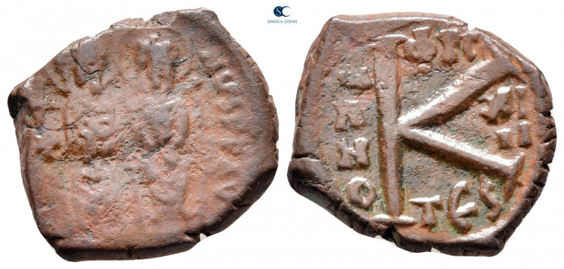 Justin II and Sophia AD 565-578. Thessalonica
Half Follis or 20 Nummi Æ

19 m...