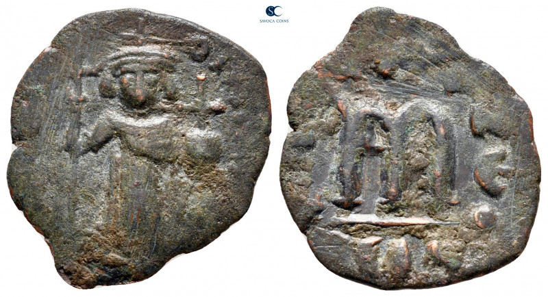 Constans II AD 641-668. Constantinople
Follis or 40 Nummi Æ

23 mm, 2,14 g
...