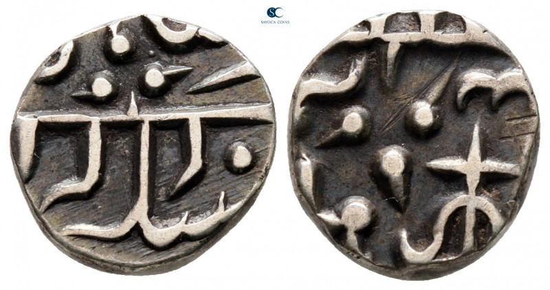 India. AD 1800-1900.
Rupee AR

12 mm, 2,71 g



extremely fine
