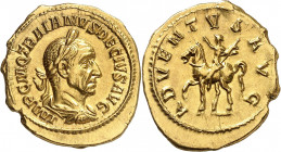 Trajan Dèce 249-251. Aureus 249-251, Rome. IMP C M Q TRAIANVS DECIVS AVG Buste lauré, drapé et cuirassé à droite / ADVENTVS AVG Trajan Dèce à cheval à...