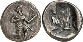 Satrapes de Ionie, Memnon, 343-333. Tétradrachme vers 334 av. J.-C. Ephèse (?). Roi perse dans la course agenouillée avec lance et arc à droite / Surf...