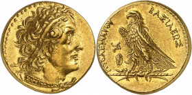 Royaume d'Égypte, Ptolémée II, 283/2-246. Pentadrachme d'or 274-272, Alexandrie. Buste diadémé de Ptolémée I avec l'égide, à droite / PTOLEMAIOU - BAS...
