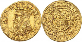 Bavière. Albert V, 1550-1579. Ducat non daté (vers 1565), Munich. Buste coiffé d'un béret à gauche / Armoiries couronnées, entourées du collier de l'o...