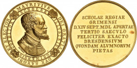 Saxe. Ville de Grimma. Médaille en or commémorant les 300 ans de l'école ducale de Grimma, non datée (vers 1850), par C. R. Krüger. Buste du Duc Mauri...