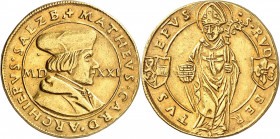 Salzbourg. Matthäus Lang von Wellenburg, 1519-1540. 3 Ducats 1521, Salzbourg. Buste coupant la date, à droite / Saint Rupert debout de face entre deux...