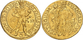 Matthias II, 1612-1619. Ducat 1612, Prague. Le roi en armure debout à gauche, tenant un sceptre et un globe. Date de part et d'autre / Saint Wenceslas...