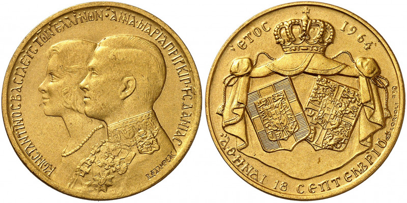 Constantin II, 1964-1973. Médaille en or commémorant le mariage royal en 1964, p...