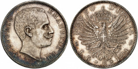 Royaume d'Italie. Victor-Emmanuel III, 1900-1946. 5 Lire 1901 R, Rome. Tête nue à droite. Nom du graveur au-dessous / Ecu en amande sur une aigle aux ...