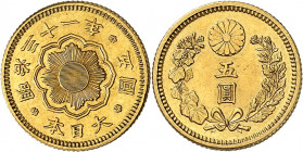 Mutsuhito, 1867-1912. 5 Yen Meiji 31 (1898), Osaka. Soleil rayonnant en forme de fleur / Valeur dans une couronne de mauve et de chrysanthème. Au-dess...
