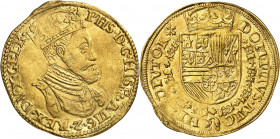 Gueldre. Philippe II, 1555-1598. Real d'or non daté (1557-1559), Nimègue. Buste couronné, drapé et cuirassé, à droite / Ecu couronné, entouré du colli...
