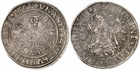 Uri, Schwyz et Unterwald. Taler 1561, Altdorf. Armoiries des trois cantons réunis par la pointe. Lis stylisés dans les champs / Aigle bicéphale couron...