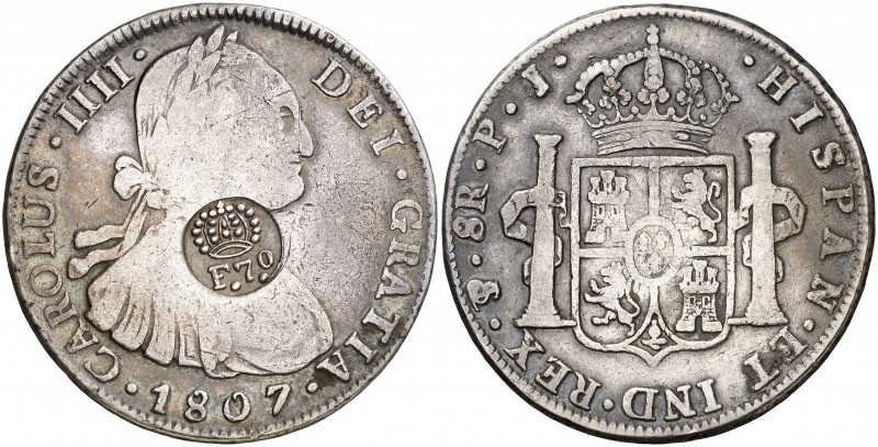 Resello (falso) F7º bajo corona sobre 8 reales de Potosí PJ de 1807. (Kr. 49). 2...