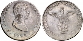 Resello (falso) F7º bajo corona sobre 8 reales de México, México JM de 1822 de Iturbide). 26,89 g. Golpecitos. Pátina. MBC.