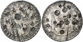 1735. Felipe V. México. MF. 8 reales. 24,93 g. Columnario. Resellos orientales grandes. MBC.