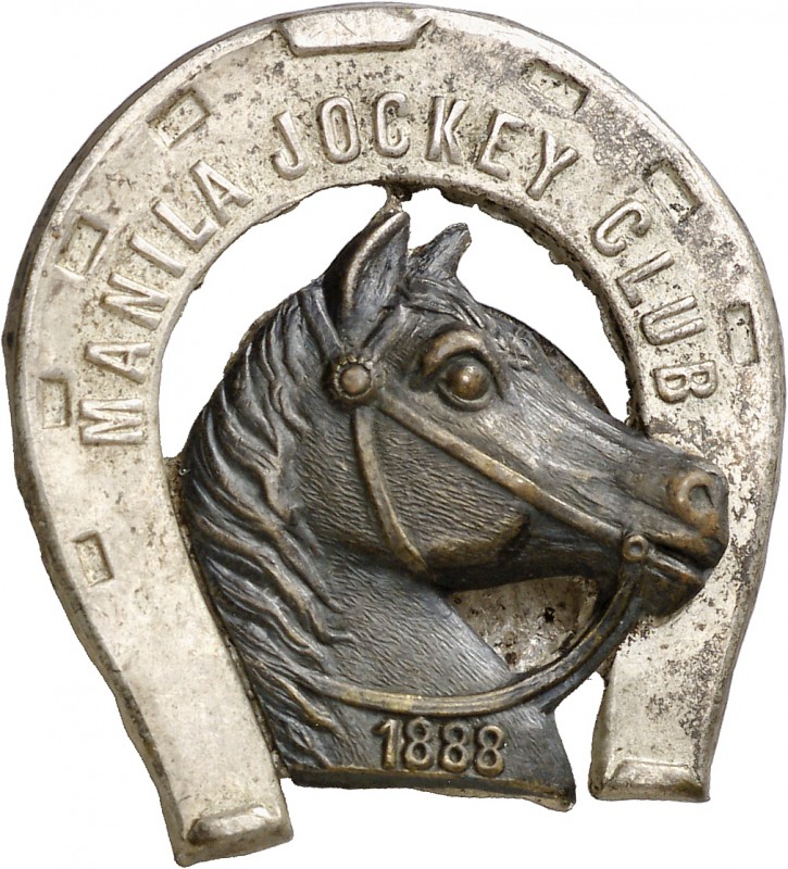 1888. Jockey Club. Insignia de solapa troquelada. 4,59 g. Con botón para ojal. E...