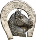 1888. Jockey Club. Insignia de solapa troquelada. 4,59 g. Con botón para ojal. EBC.
