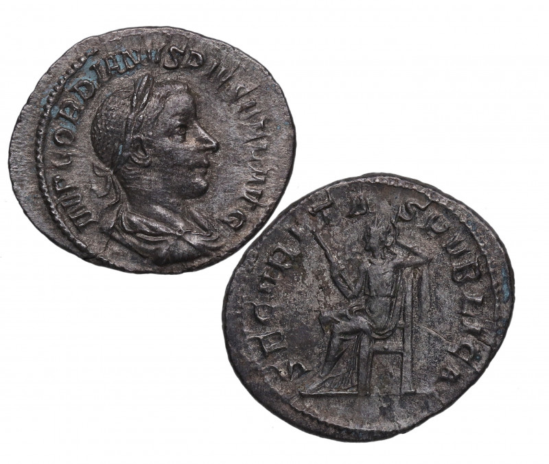 238 –244 d.C. Gordiano III. Roma. Denario. Ag. 2,06 g. MBC. Est.80.