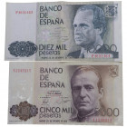 1985 y 1979. Juan Carlos I (1975-2014). 10000 y 5000 Pesetas. Pick# 161 y 160. Doblez central pero bellos. EBC. Est.90.