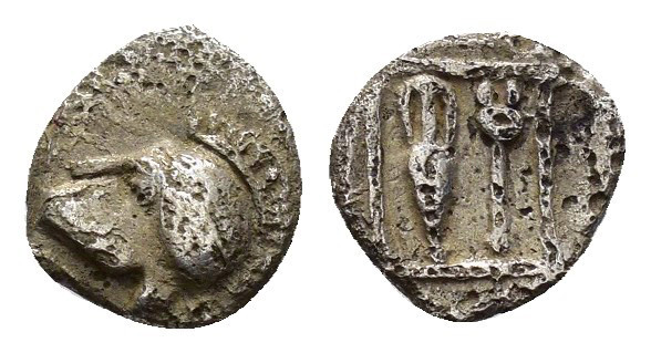 THRACO MACEDONIAN REGION.Uncertain.(4th Century BC).Hemiobol.

Obv : Crested Cor...