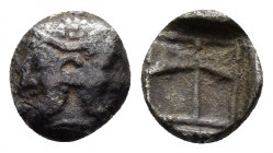 TROAS.Tenedos .(Circa 500-400 BC).Obol. 

Obv : Janiform head, female on left, male on right.

Rev : T-E.
Double axe within incuse square.
SNG Munchen...