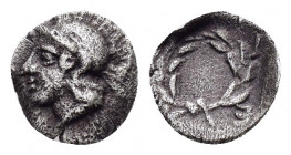 AEOLIS.Elaia.(4th-3rd Centuries BC).Obol.

Obv : Helmeted head of Athena left.

Rev : EΛA.
Olive wreath.
 SNG Kayhan 81.

Condition : Very fine.

Weig...