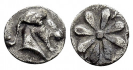 AEOLIS.Kyme.(4th Century BC).Obol.

Obv : Head of goat right.

Rev : Floral pattern.
CNG 286 lot 86.

Condition : Good very fine.

Weight : 0.44 gr
Di...