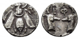 IONIA.Ephesos.(Circa 390-325 BC).Diobol. 

Obv : EΦ.
Bee.

Rev : EΦ.
Confronted heads of stags.
SNG Aulock 1835; SNG Kayhan 208.

Condition : Darkly t...