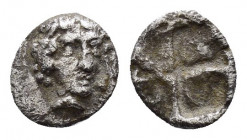 IONIA.Kolophon.(5th century BC).Tetartemorion.

Obv : Laureate head of Apollo right.

Rev : Quadripartite incuse square.
Klein 400 var.

Condition : V...