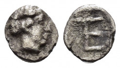 IONIA.Kolophon.(490-400 BC.).Obol.

Obv : Head of Apollo right.

Rev : TE.
Monogram in incuse square. 

Condition : Very fine.

Weight : 0.28 gr
Diame...