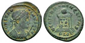 CONSTANTINE I.(321-323).Londinium.Ae.

Obv : CONSTANTINVS AVG.
Legend with laureate, cuirassed bust right, holding eagle-tipped sceptre.

Rev : BEAT T...