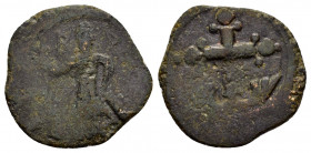 CRUSADERS. Edessa. Baldwin II (1108-1118).Ae.

Obv : B / Δ / Γ.
Baldwin standing left, wearing conical helmet and chain-armor, holding globus cruciger...