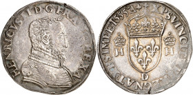 Henri II (1547-1559). Teston, 2e type 1555 D et point 12e=Lyon. 9,54 g.
A/ + HENRICVSII D G. FRANC () REX. Buste à droite du Roi cuirassé, tête nue....