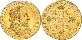 FRANÇOIS II (1559-1560).
Double Henri d’or, 3e type 1559 B=Rouen 7,27 g.
A/ HENRICVS II DEI G FRANCOR. REX. Son buste barbu et lauré à droite en cui...