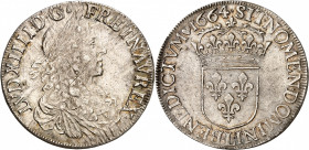 LOUIS XIV (1643-1715).
Écu au buste juvénile 1664 L= Bayonne 27,12 g.
A/ LVD XIIII D G FR ET NAV REX. Buste juvénile du Roi à droite, lauré, drapé e...