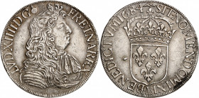 LOUIS XIV (1643-1715).
Écu à la cravate, 2e type 27,27 g 1684 L=Bayonne.
A/ LVD XIIII D G(différent) FR ET NA REX Buste du Roi à droite, drapé et cu...