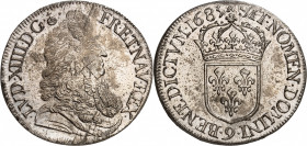 LOUIS XIV (1643-1715).
Écu à la cravate dit au jabot 2 ème type modifié. 27,32 g. 1685 9=Rennes.
A/ LVD XIIII D G(différent) FR ET NAV REX Buste du ...