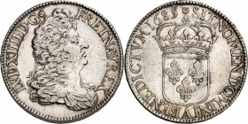 LOUIS XIV (1643-1715).
Écu au buste drapé à l’Antique dit écu blanc. 27,26 g. 1685 A=Paris
A/ LVD XIIII D G(différent) FR ET NAV REX Buste du Roi à ...