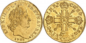 LOUIS XIV (1643-1715).
Louis d’or aux huit L et aux insignes 6,73 g. 1702 A=Paris
A/ LVD XIIII D G(différent) FR ET NAV REX. Tête laurée du Roi à dr...