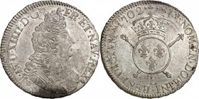 LOUIS XIV (1643-1715).
Écu aux insignes 27,19 g. 1702 E= Tours.
A/ LVD XIIII D G (différent) FR ET NAV REX. Buste à droite du Roi, cuirassé à l’anti...