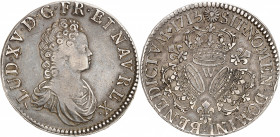 LOUIS XV (1715-1774).
Écu aux trois couronnes 1715 W=Lille 30,38 g.
A/ (Différent) LVD XV D G FR ET NAV REX. Buste enfantin du Roi à droite, drapé, ...