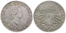 LOUIS XV (1715-1774).
Quart d’écu aux trois couronnes 1715 A=Paris 7,64 g.
A/ LVD XV D G FR ET NAV REX. Buste enfantin du Roi à droite, drapé, la tê...